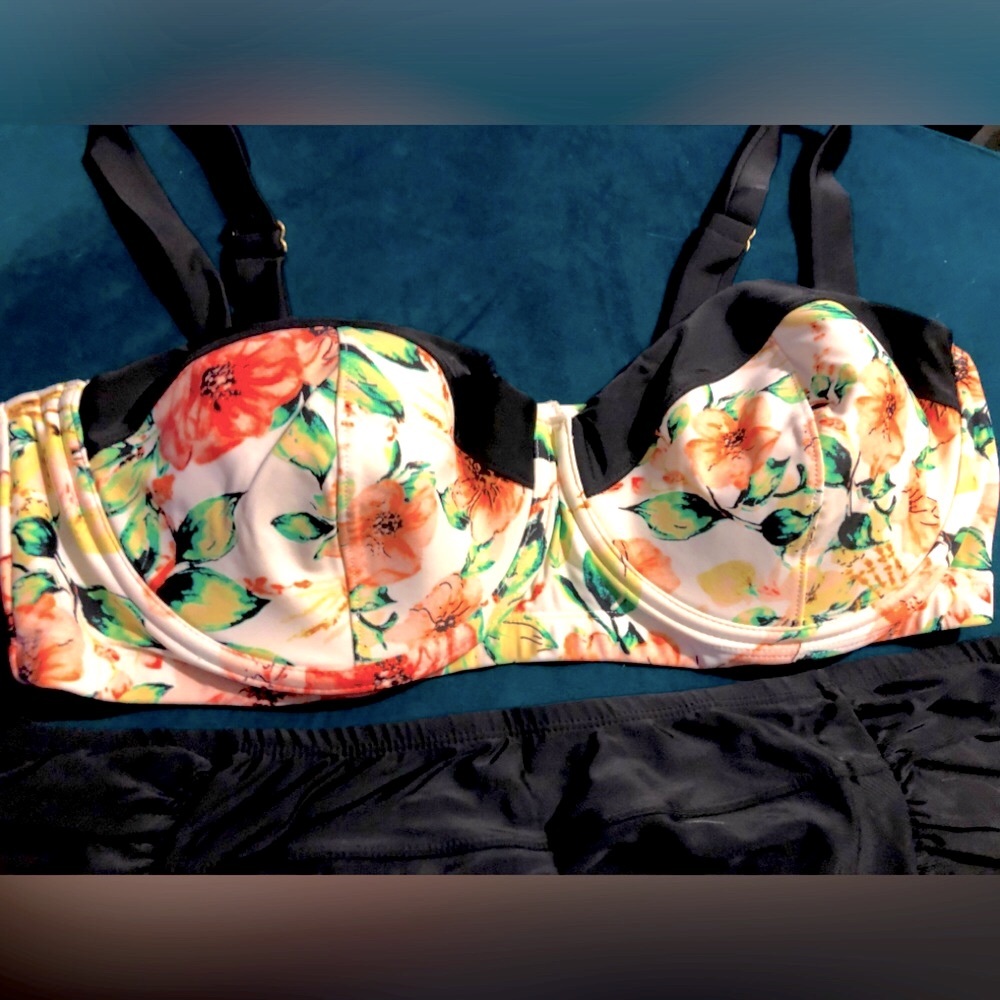 Ava & Viv floral bikini top size 18